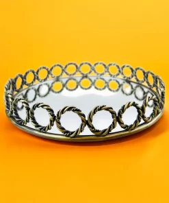 Rundt Serverings Og Dekorativt Brett Laget Av Metall Med Speilbunn