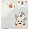 Barneteppe med søte illustrasjoner av pingviner og isbjørner i lyse, vennlige farger.